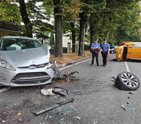 incidente montecchio emilia oggi|Montecchio, schianto frontale all’alba: due feriti